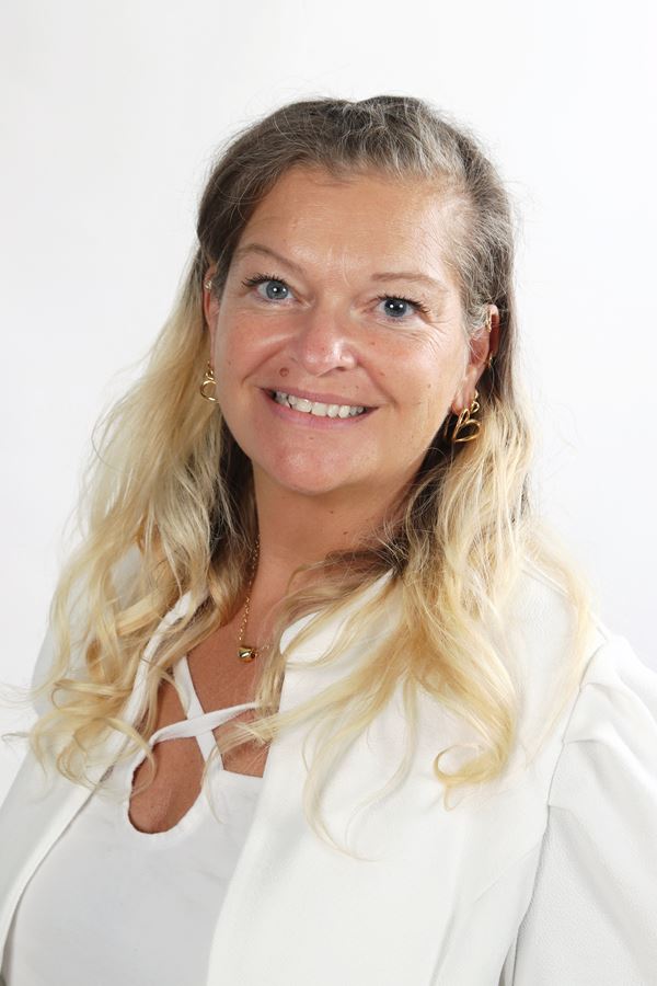 Nadine Bach